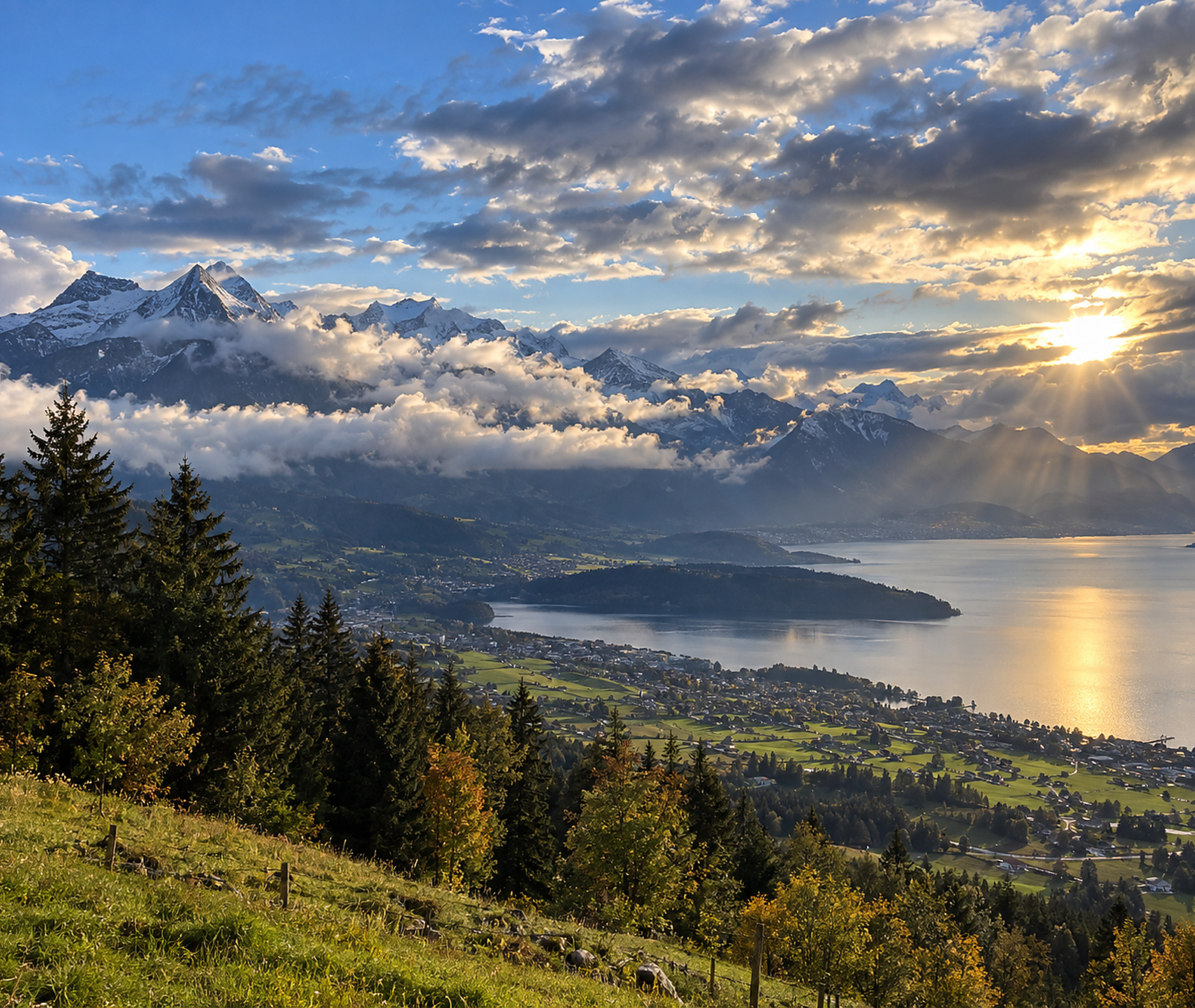 Realistische Schweizer Alpenlandschaft mit Sonne, Wolken und lokalen Schauern als Wetterbild für den 18. September 2026